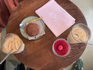 We had two iced lattes with oat milk and the mentioned vegan desserts. at Café Tulipe in Avignon