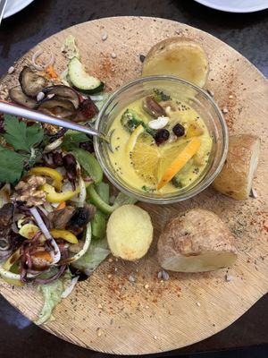 Ofenkartoffeln mit Currysoße   at Cafe M in Coburg