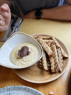 Hummus at A Putia Dell'Ostello in Catania
