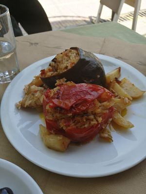 Gefülltes Gemüse at Ta Rolla in Kalamata