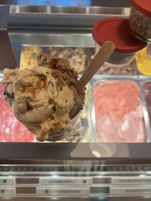 Raider and skilpadde! Amazingggg peanut yuzu was also great and my favourite with nuts and a Nutella taste I can’t remember the name   at Ismageriet in Dyssegaard