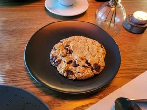 Oat flour chocolate chip cookie at Dråpe in Aalesund