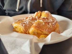 Folhado com crema at Café Flávio in Braga