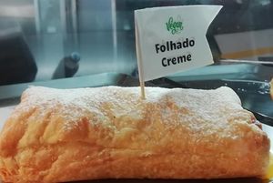 Folhado com creme at Café Flávio in Braga