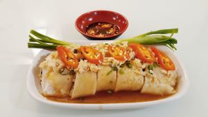 ปอเปี๊ยะสดทรงเครื่อง at Loving Hut - Bang Kholaem in Bangkok