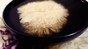 ซุปเต้าหู้เก๊กฮวย at Loving Hut - Bang Kholaem in Bangkok