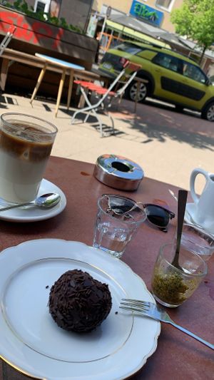 Vegane Rumkugel und Eiskaffee  at 24grad in Hannover