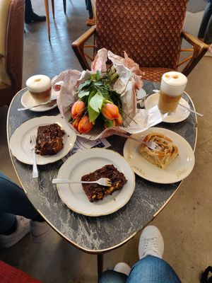 Bananenbrot und Apfel-Zimtschnecke at 24grad in Hannover