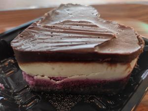 Chocolate, coconut oil with cashews cream, and blueberries. Chocolate, crema de castañas de caju y coco con arándanos. at Restavracija Mandala in Ljubljana