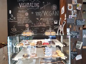 Prices and doughnuts at VegAmazing Doughnuts in Madrid