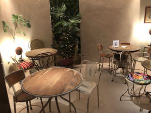 sitting area  at VegAmazing Doughnuts in Madrid