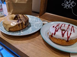 capuccino and white chocolate donuts at VegAmazing Doughnuts in Madrid