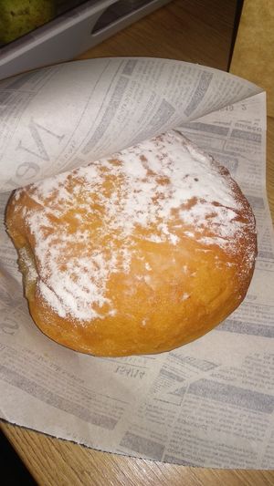 Berlina con relleno de manzana at VegAmazing Doughnuts in Madrid