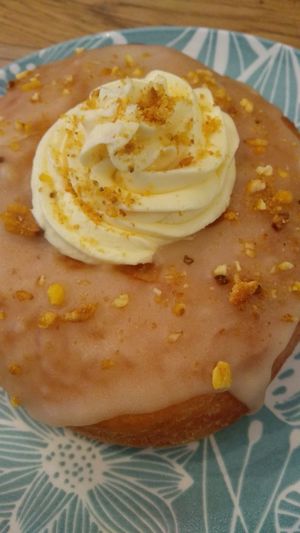 Donut con buttermilk y kikos at VegAmazing Doughnuts in Madrid