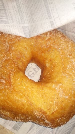 Donut con azúcar y canela at VegAmazing Doughnuts in Madrid