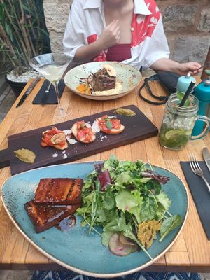 Sesame tofu salad and bruschetta at Ciri Biri Bela in Split