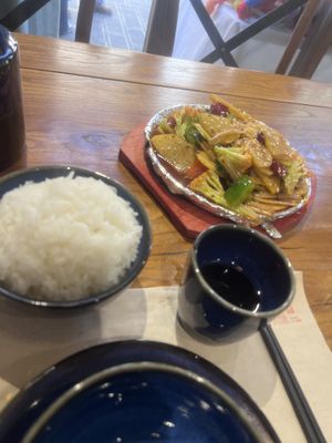 Rice, free tea, vegetables  at WángYǔYān Sù Fāng 王语嫣素坊 in Dali