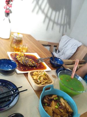 Braised aubergine, fried dough, tofu and a healthy goddess soup. Plenty for 2 people! at WángYǔYān Sù Fāng 王语嫣素坊 in Dali