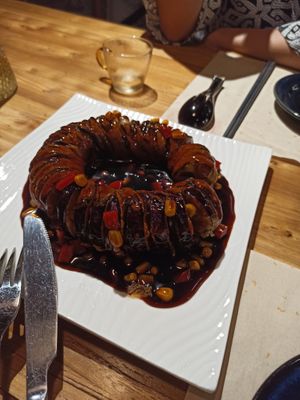 Aubergine ring at WángYǔYān Sù Fāng 王语嫣素坊 in Dali