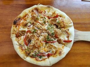Spicy Pizza with bamboo fungus and pepper at Coffee Vegetarian 宅菽咖啡蔬食馆 - Zhái Shū KāFēi in Dali