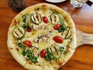 Pizza with vegetables at Coffee Vegetarian 宅菽咖啡蔬食馆 - Zhái Shū KāFēi in Dali