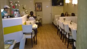 restaurant room at Loving Hut in Paris