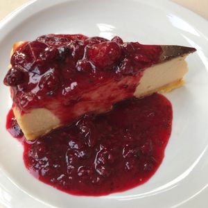 vegan cheesecake at Loving Hut in Paris