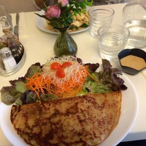 crêpe aux champignons at Loving Hut in Paris