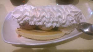 Dessert : Banana split at Loving Hut in Paris