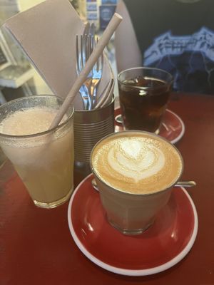 Lemonade, oat milk late, and cold brew.   at El Petit Princep in Barcelona