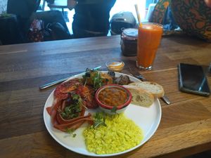 Vegan full English breakfast at El Petit Princep in Barcelona
