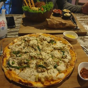 Vegan pizza at Little Windows in Pokhara