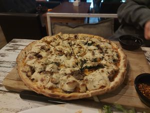 Vegan cheeze pizza at Little Windows in Pokhara