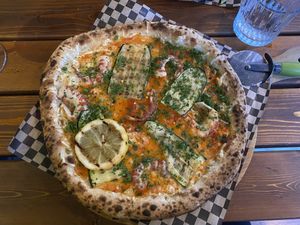 Vegan scampi pizza at Pazzi in Stockholm