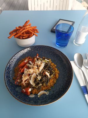 Linsen, Karotten, Spinat, Mandeln und Süßkartoffeln at One80 in Mgarr