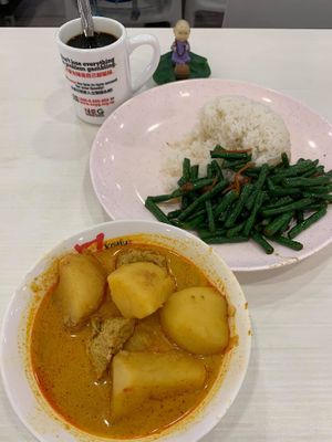 Curry potatoes with long bean and white rice. Photo by Mr Purple aka Henry Lau. at Shi Man Lou 食满楼 - Punggol in Northeast Singapore