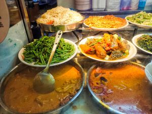 Dishes available at Shi Man Lou 食满楼 - Punggol in Northeast Singapore