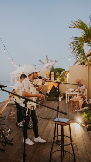 live music every night from 7pm at Penida Colada Beach Bar in Penida Island