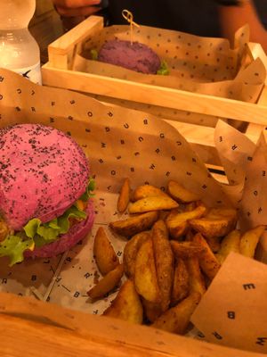 I love this place and their food is delicious! I went there when I was omnivore and I didn’t know it was vegan, vegan cheddar is 🤯 at Flower Burger in Florence