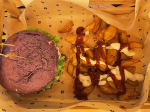 Chessy Cecio, Patatas Buenas  at Flower Burger in Florence