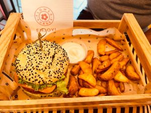 Jungleburger 💜😋so yummy !!! at Flower Burger in Florence