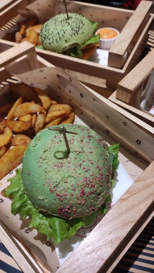 Elf burger at Flower Burger in Florence