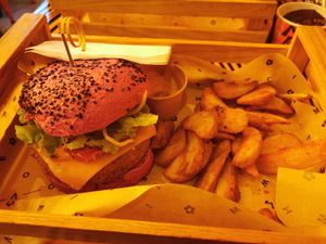 Cherry bomb with potato wedges at Flower Burger in Florence