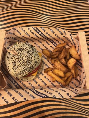 Jungle BBQ burger and fries   at Flower Burger in Florence