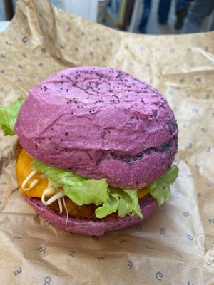 El pan se rompía de lo duro at Flower Burger in Florence