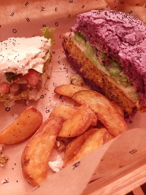 Cheesy cecio e Tofungo at Flower Burger in Florence