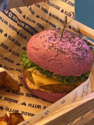 Todos que provei são delícia 💚 at Flower Burger in Florence