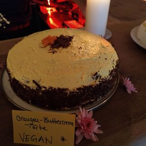 Vegane Orangen-Buttcreme Torte at schickSAAL in Luebeck