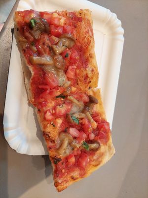 Mushroom pizza at Alice in Lucca