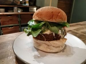 Hamburguesa vegana de falafel at La Urbana in A Coruna